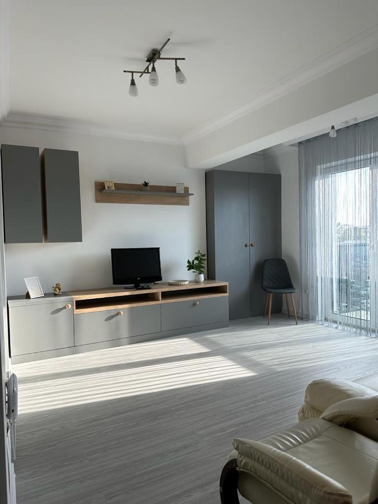 Cozy Holidays In Center Of Suceava Esplanada Ngoại thất bức ảnh