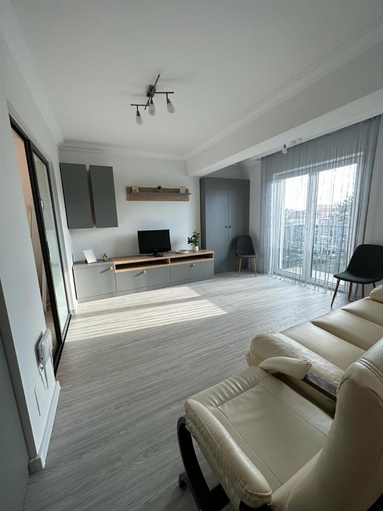 Cozy Holidays In Center Of Suceava Esplanada Ngoại thất bức ảnh